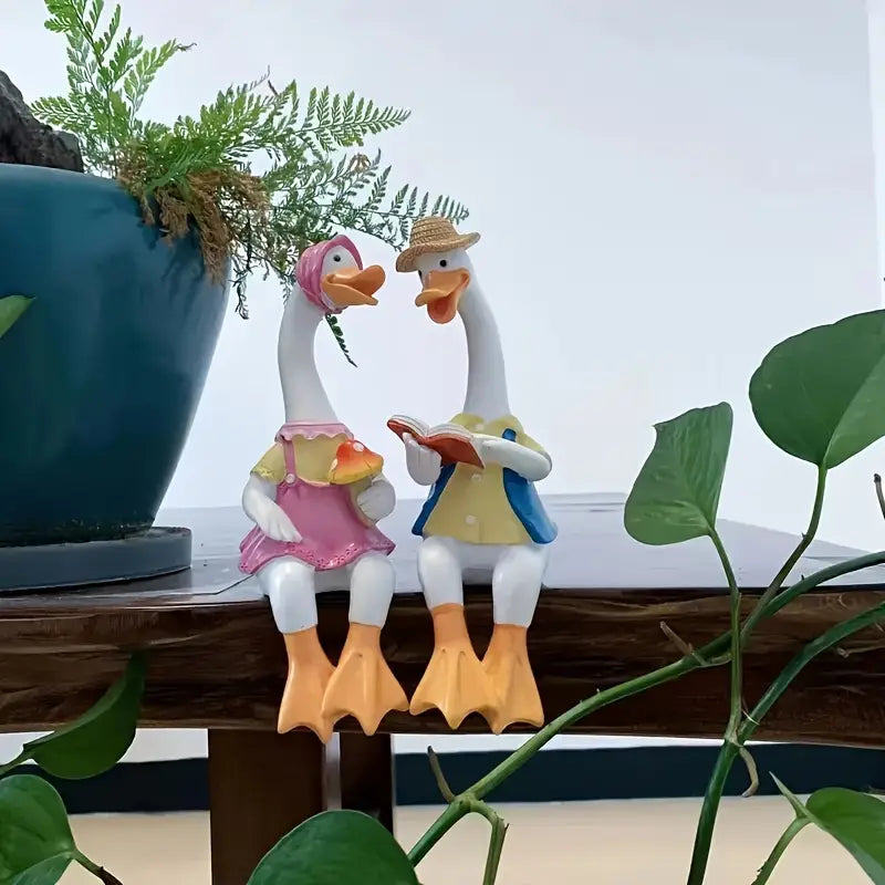 Sitting Duck Garden Ornaments – Cute Resin Couple Statue, Weatherproof Decor FJORD
