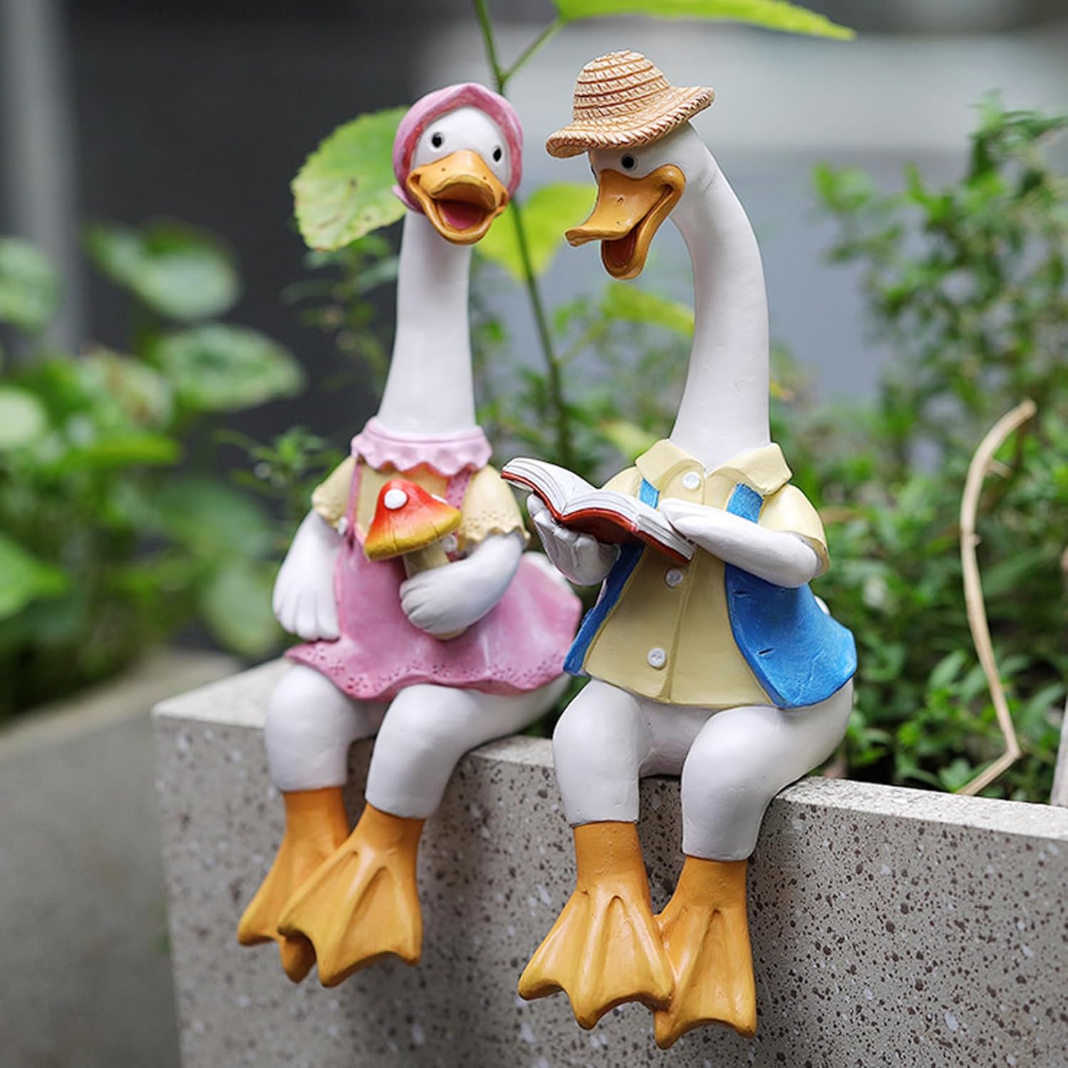 Sitting Duck Garden Ornaments – Cute Resin Couple Statue, Weatherproof Decor FJORD