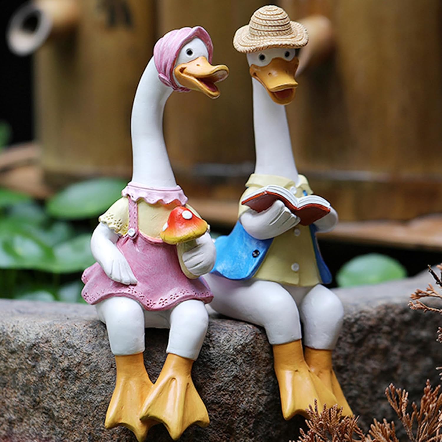 Sitting Duck Garden Ornaments – Cute Resin Couple Statue, Weatherproof Decor FJORD