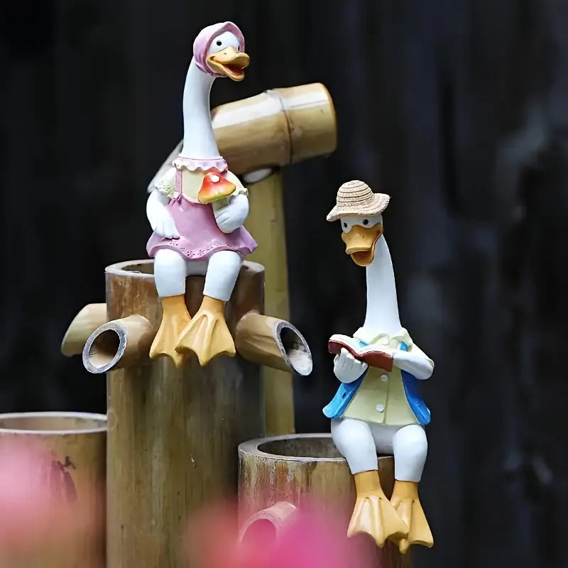 Sitting Duck Garden Ornaments – Cute Resin Couple Statue, Weatherproof Decor FJORD